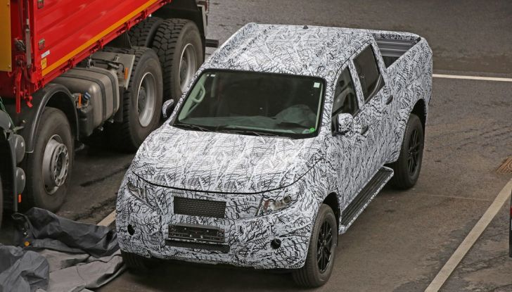 Mercedes Benz GLT Pickup: ecco le foto spia del prototipo - Foto 7 di 15