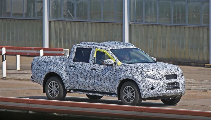 Mercedes Benz GLT Pickup: ecco le foto spia del prototipo - Foto 1 di 15