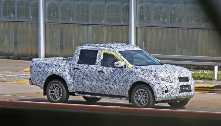 Mercedes Benz GLT Pickup: ecco le foto spia del prototipo - Foto 6 di 15
