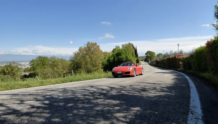 Porsche 911 Carrera S Cabrio, la nostra prova su strada: Paint it Red! - Foto 4 di 46