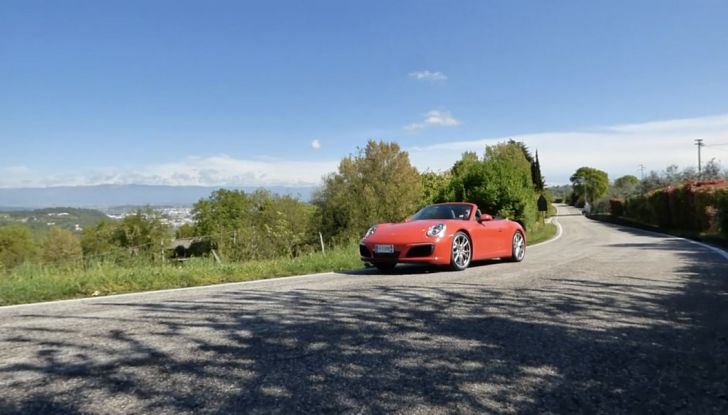 Porsche 911 Carrera S Cabrio, la nostra prova su strada: Paint it Red! - Foto 5 di 46