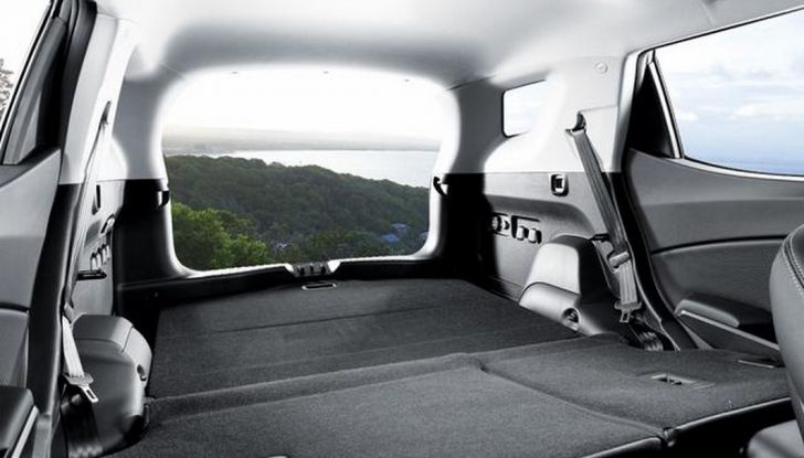 SsangYong XLV: prova su strada, motori, prezzi e allestimenti - Foto 12 di 15