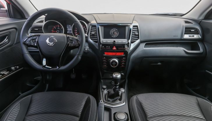 Ssangyong XLV: il primo crossover wagon del marchio coreano - Foto 11 di 15