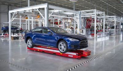 Tesla: viaggio a Tilburg, il centro produttivo dove nascono le auto elettriche