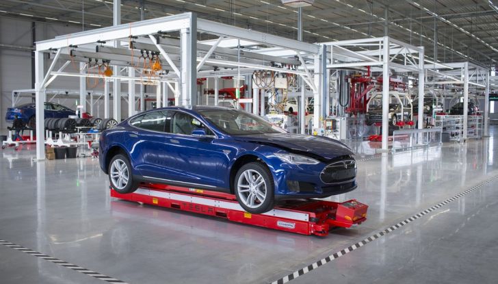Tesla anticiperà Google nel debutto delle auto 100% guida autonoma - Foto 1 di 8