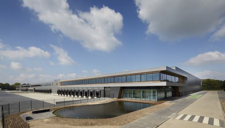 Tesla anticiperà Google nel debutto delle auto 100% guida autonoma - Foto 6 di 8