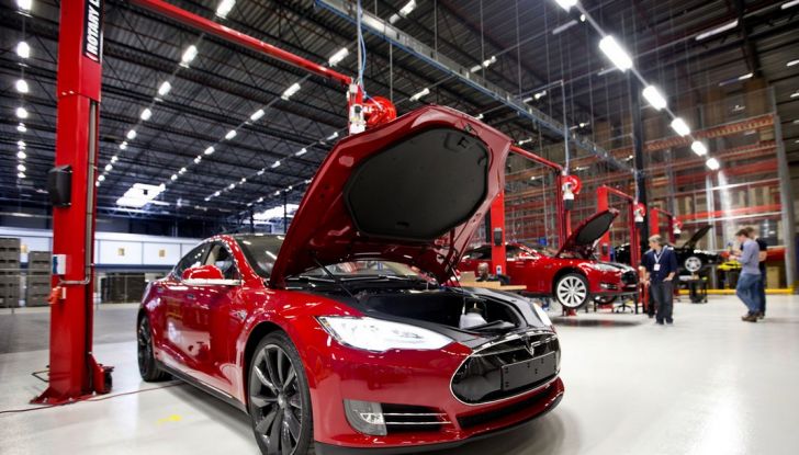 Tesla anticiperà Google nel debutto delle auto 100% guida autonoma - Foto 7 di 8