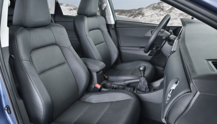 Toyota Auris Black Edition, il nuovo allestimento con colori esclusivi - Foto 9 di 14