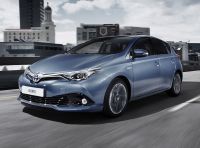Toyota Auris 2016: versione ibrida più silenziosa e nuovo sistema multimediale