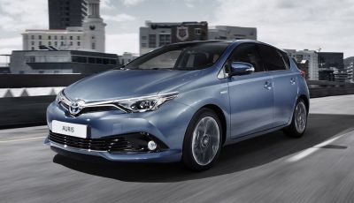 Toyota Auris 2016: versione ibrida più silenziosa e nuovo sistema multimediale