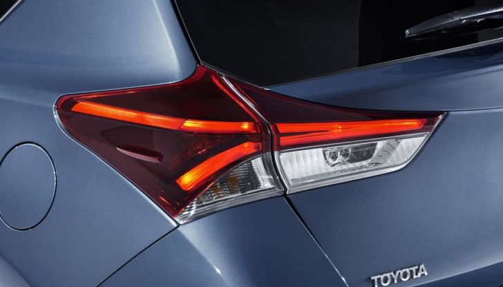 Toyota Auris Black Edition, il nuovo allestimento con colori esclusivi - Foto 10 di 14