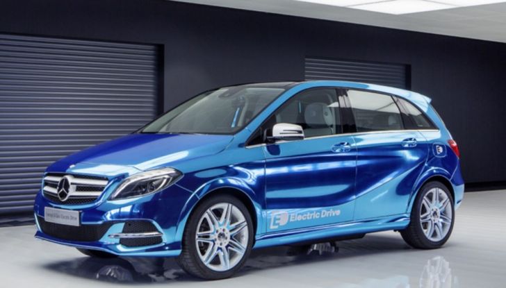 Una Mercedes Classe B elettrica in dono ai giocatori del Leicester City - Foto 8 di 10