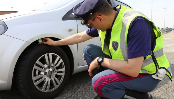 La Polizia Stradale pronta a 10mila controlli extra sulle gomme auto - Foto 1 di 10