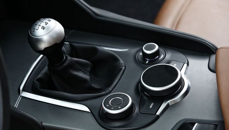 Alfa Romeo Giulia vince tutti i premi ma non vende - Foto 3 di 35