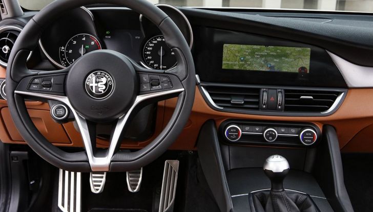 Alfa Romeo Giulia vince tutti i premi ma non vende - Foto 19 di 35