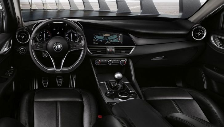 Alfa Romeo Giulia vince tutti i premi ma non vende - Foto 11 di 35