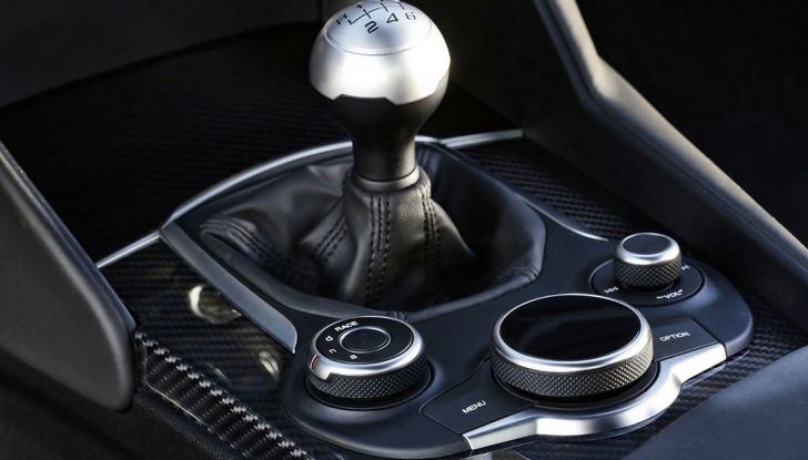 Alfa Romeo Giulia Quadrifoglio 510 CV provata in pista - Foto 3 di 22