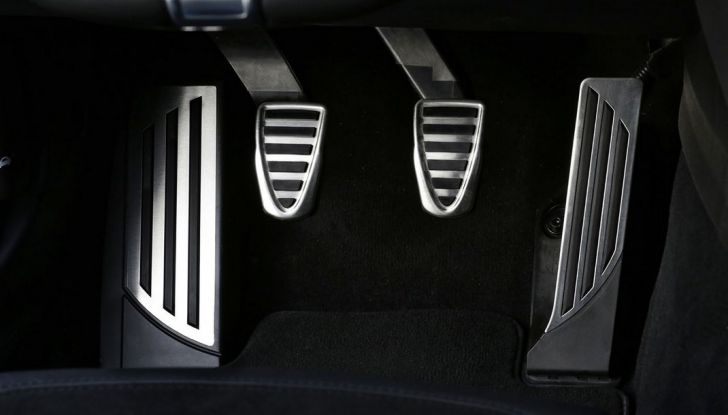 Alfa Romeo Giulia Quadrifoglio 510 CV provata in pista - Foto 11 di 22