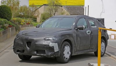 Alfa Romeo Stelvio nuove foto spia dei test su strada