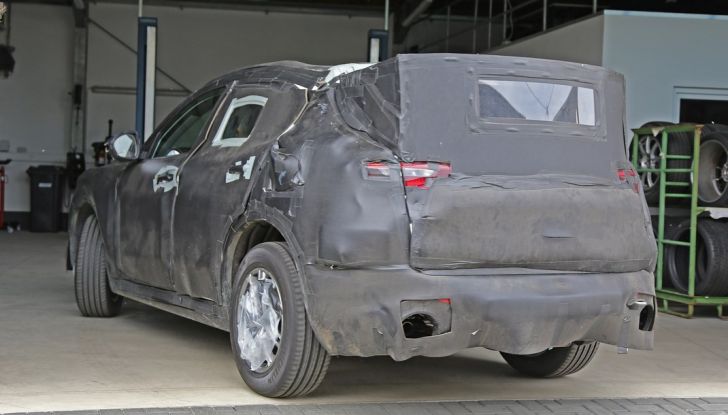 Alfa Romeo Stelvio nuove foto spia dei test su strada - Foto 9 di 16