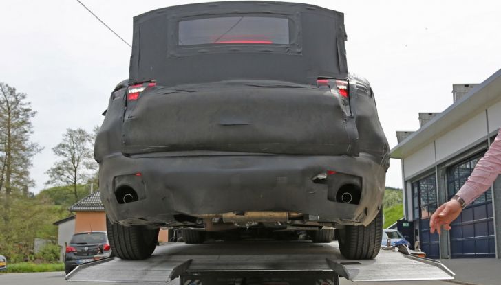 Alfa Romeo Stelvio nuove foto spia dei test su strada - Foto 12 di 16