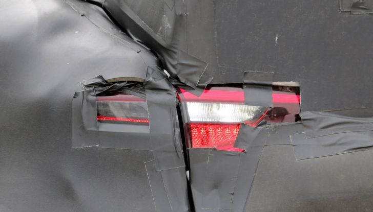 Alfa Romeo Stelvio nuove foto spia dei test su strada - Foto 5 di 16