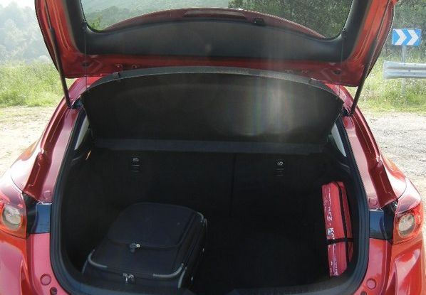 nuova mazda 3 bagagliaio