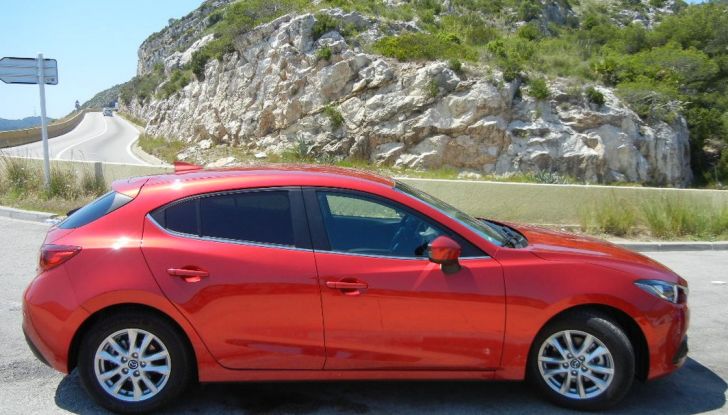 nuova mazda 3 lato