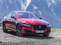 Nuova Jaguar XF 2017: Diesel da 2,0 litri Ingenium da 180 CV con AWD