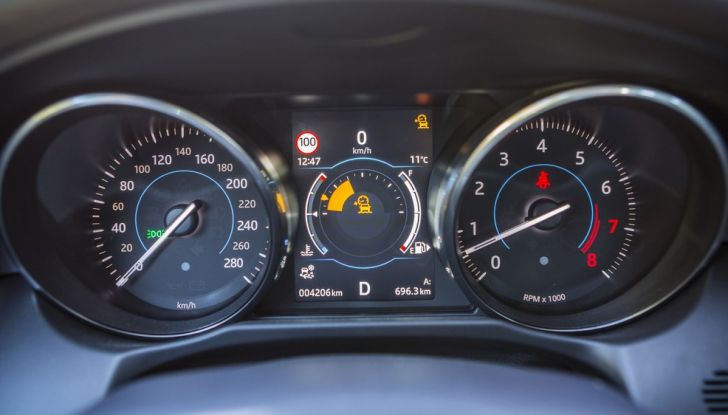 Nuova Jaguar XF 2017: Diesel da 2,0 litri Ingenium da 180 CV con AWD - Foto 3 di 18