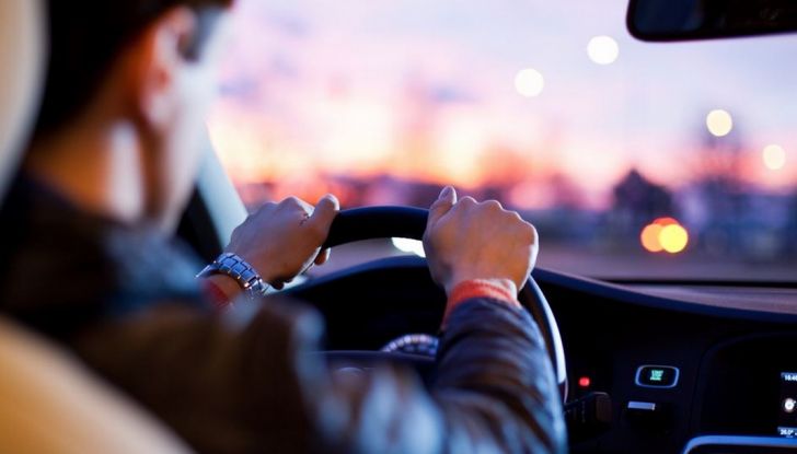 3 errori da non fare mai quando si viaggia in auto - Foto 5 di 8