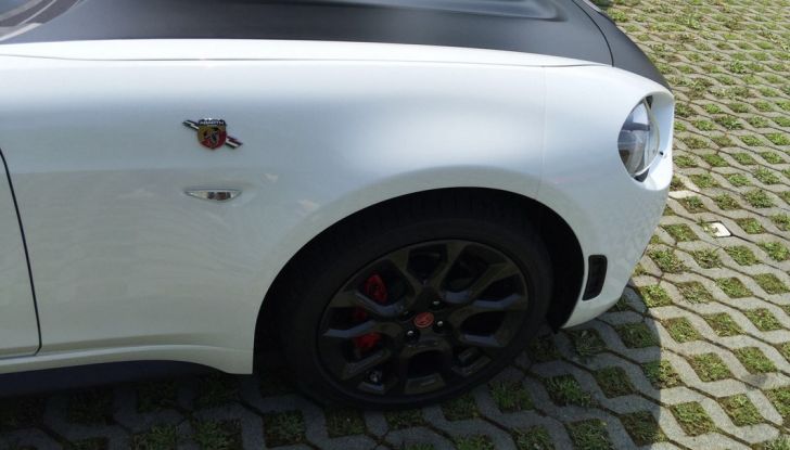 Abarth 124 Spider prova su strada, prezzi e prestazioni - Foto 5 di 10