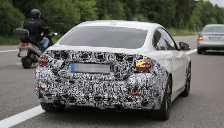 BMW Serie 4 GranCoupe facelift, le prime immagini spia senza camuffature (3)