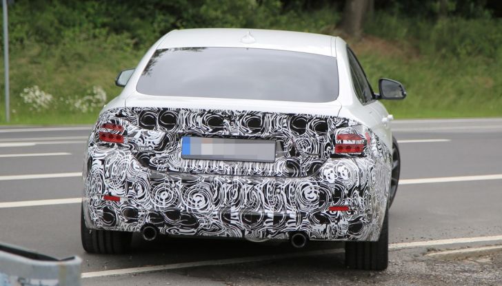 BMW Serie 4 GranCoupe facelift, le prime immagini spia senza camuffature (6)