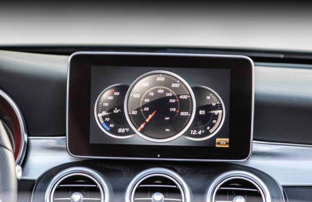 Nuova Mercedes Classe C Cabrio: prova su strada, motori, allestimenti e prezzi - Foto 5 di 11