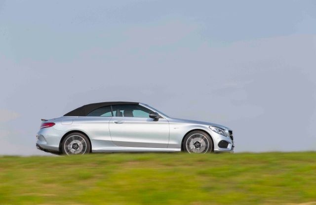 Nuova Mercedes Classe C Cabrio: prova su strada, motori, allestimenti e prezzi - Foto 6 di 11