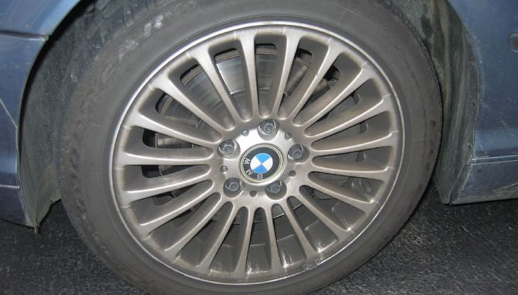 Come pulire i cerchi in lega dell’auto in poche e semplici mosse - Foto 4 di 6