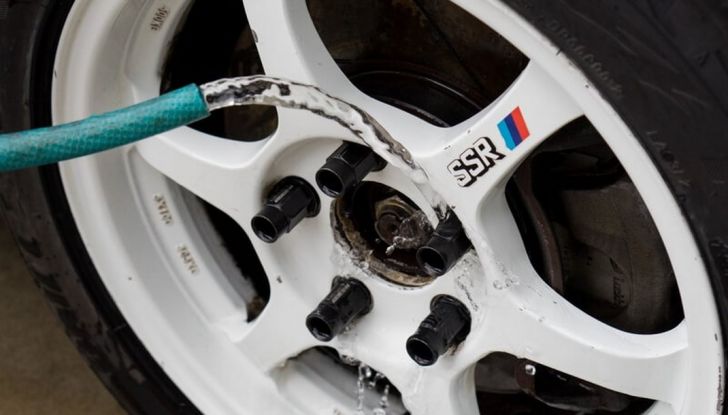 Come pulire i cerchi in lega dell’auto in poche e semplici mosse - Foto 6 di 6