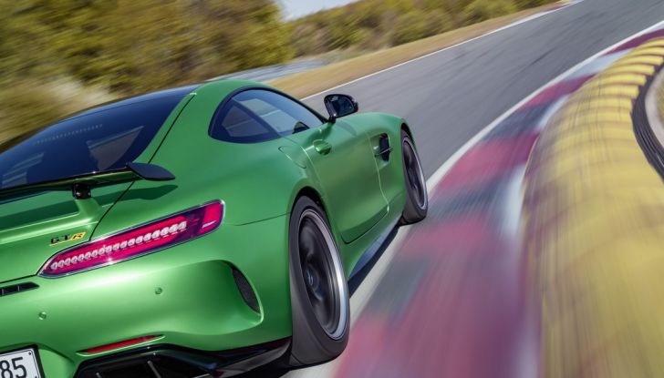 Nuova Mercedes AMG GT R: il V8 da 585CV e 700Nm - Foto 26 di 39