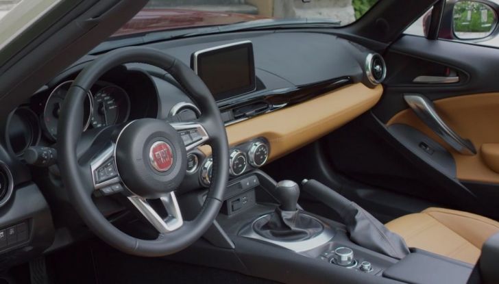 Fiat 124 Spider, interno.