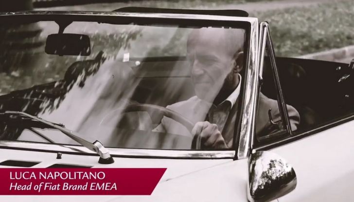 Luca Napolitano ripreso al volante della Fiat 124 Spider.