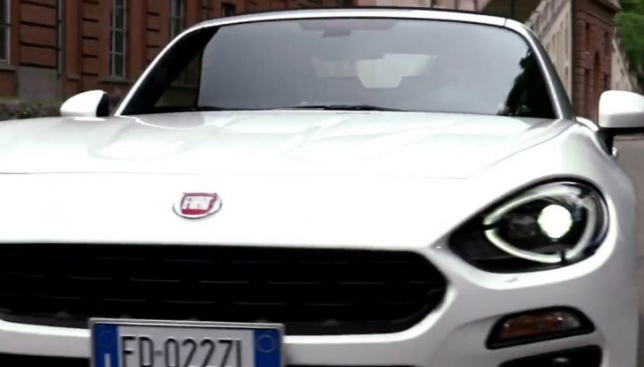 Fiat 124 Spider, primissimo piano parziale anteriore.