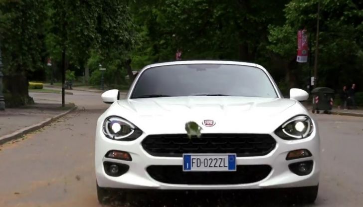 Fiat 124 Spider, vista frontale.