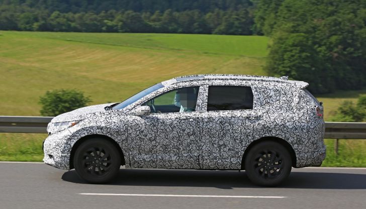 CR-V Honda nuova, immagine spia, vista laterale.