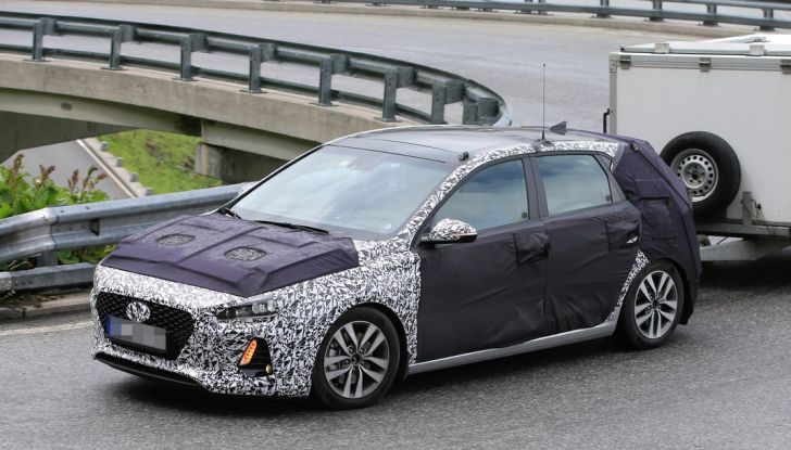 Hyundai i30: ecco le ultime foto spia della nuova generazione - Foto 6 di 8