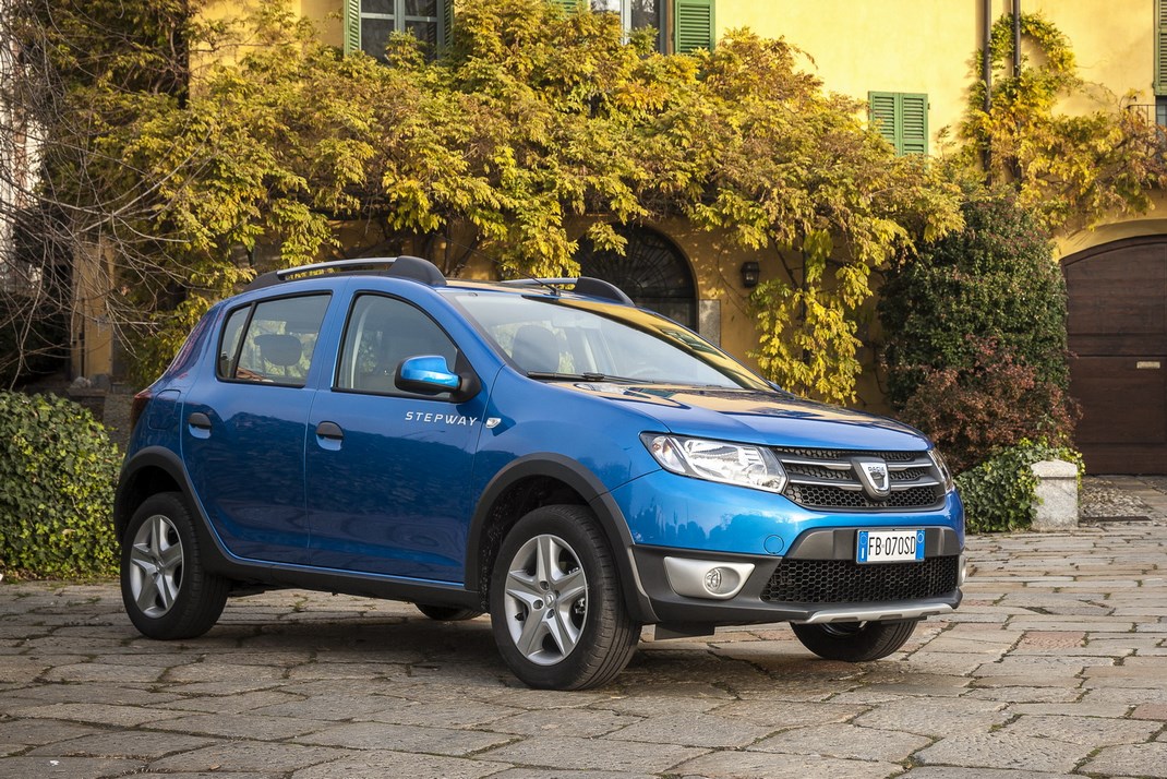 Sandero stepway 2012. Дача Сандеро степвей. Дача Сандеро степвей 2022. Дача Сандеро степвей 2021. Рено Сандеро степвей серый.