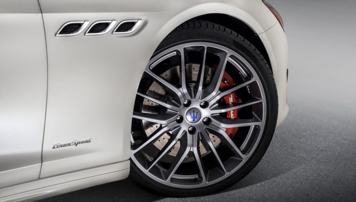 Le 7 berline di lusso: tra le ammiraglie, anche Maserati Quattroporte restyling - Foto 4 di 34