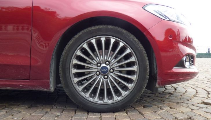 Nuova Ford Mondeo Titanium 2.0 TDCi 180 CV prova su strada e prezzi.