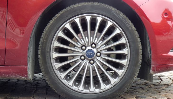 Nuova Ford Mondeo Titanium 2.0 TDCi 180 CV prova su strada e prezzi, cerchio.