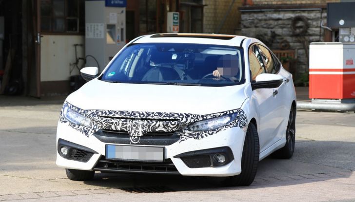 Nuova Honda Civic Sedan, foto spia.
